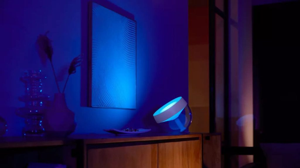 چراغ رومیزی هوشمند Philips Hue Iris یک گجت هوشمند با طراحی مدرن و کاربری آسان گجت هوشمند اتاق
